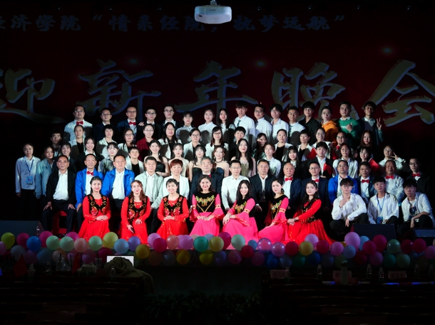 D:\Backup\桌面\新闻\1226det365在线平台举办迎新年文艺晚会（院）\6合影（发文稿）.jpg