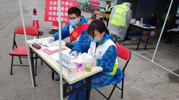 D:\Backup\桌面\新闻\20200227det365在线平台学子积极参与疫情防控志愿服务工作\学生党务助理张娟参与疫情防控志愿服务(发文稿).jpg D:\Backup\桌面\新闻\20200227det365在线平台学子积极参与疫情防控志愿服务工作\学生党务助理张娟参与疫情防控志愿服务(发文稿).jpg