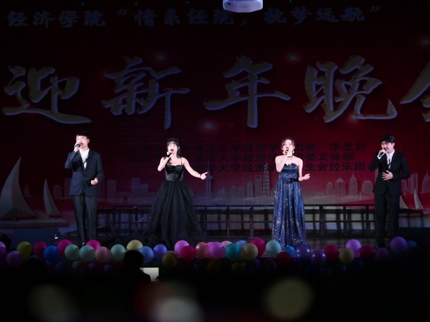 D:\Backup\桌面\新闻\1226det365在线平台举办迎新年文艺晚会（院）\3男女生四重唱（发文稿）.jpg